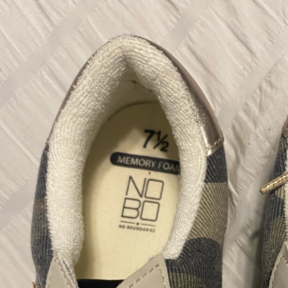 No Boundaries Camo Starred Memory Foam Sneakers. Size Juniors 7.5 - Picture 7 of 7